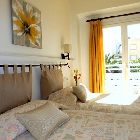 Hostal Yebisah Santa Eularia des Riu Exteriör bild