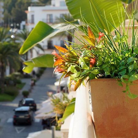 Hostal Yebisah Santa Eularia des Riu Exteriör bild