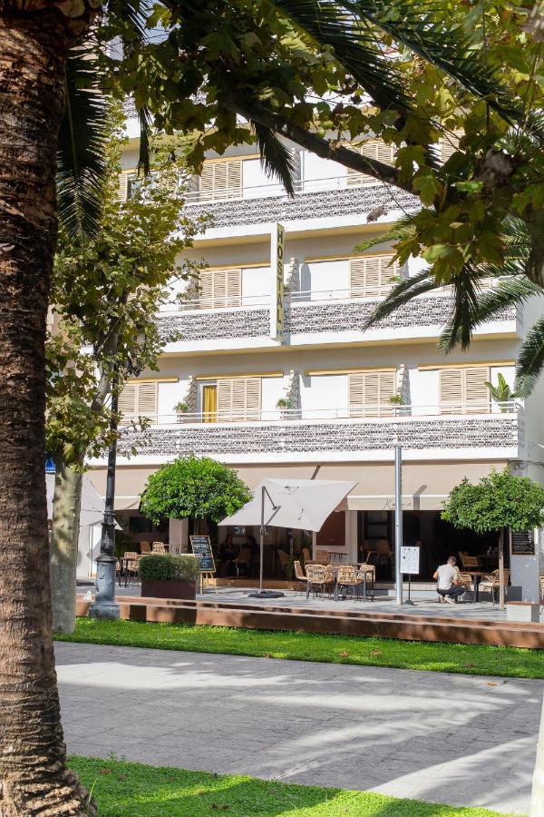 Hostal Yebisah Santa Eularia des Riu Exteriör bild