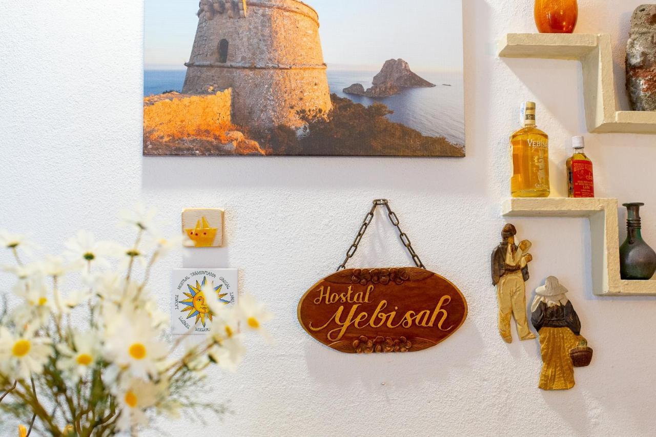Hostal Yebisah Santa Eularia des Riu Exteriör bild