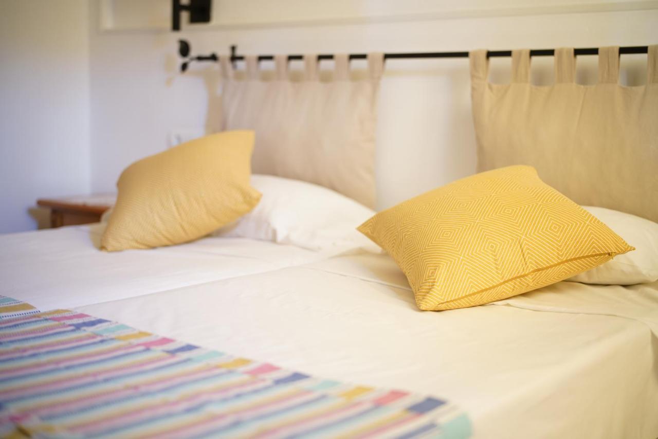 Hostal Yebisah Santa Eularia des Riu Exteriör bild