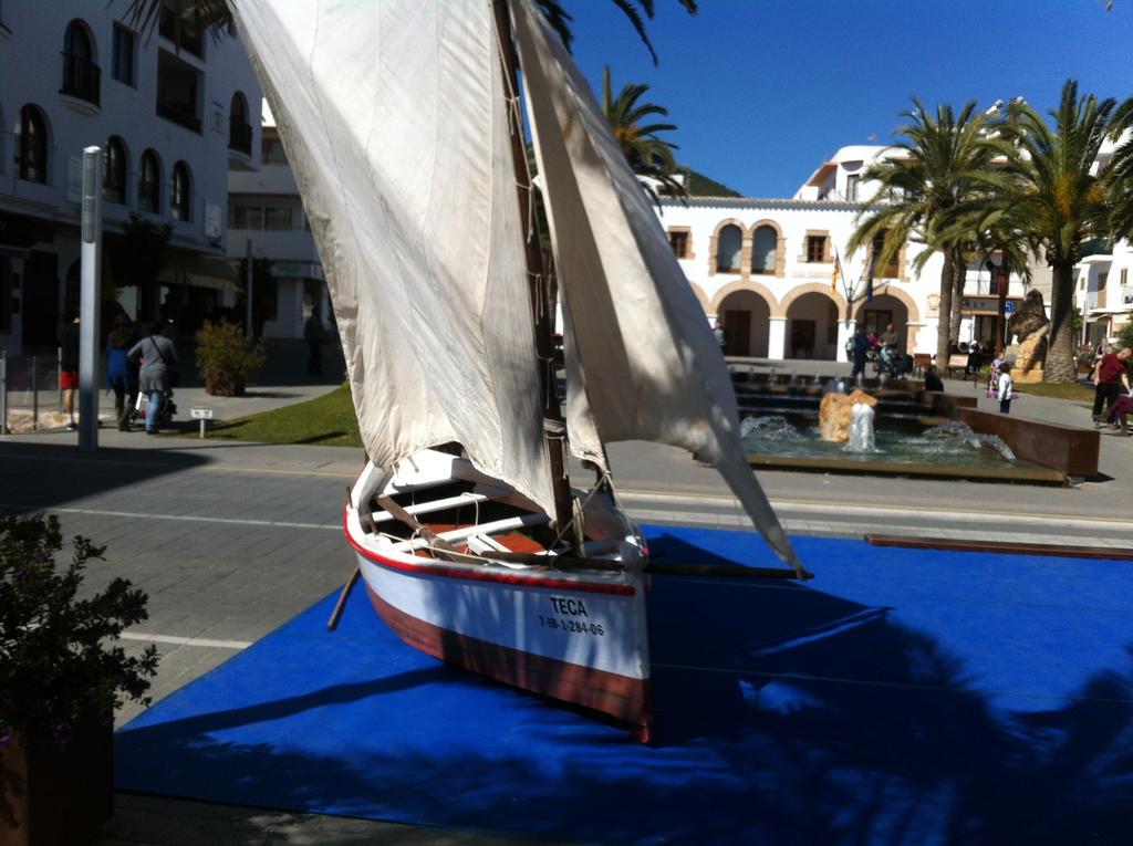Hostal Yebisah Santa Eularia des Riu Exteriör bild