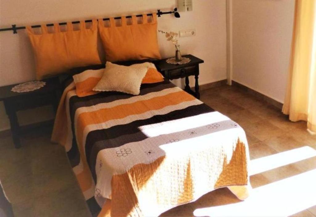 Hostal Yebisah Santa Eularia des Riu Exteriör bild