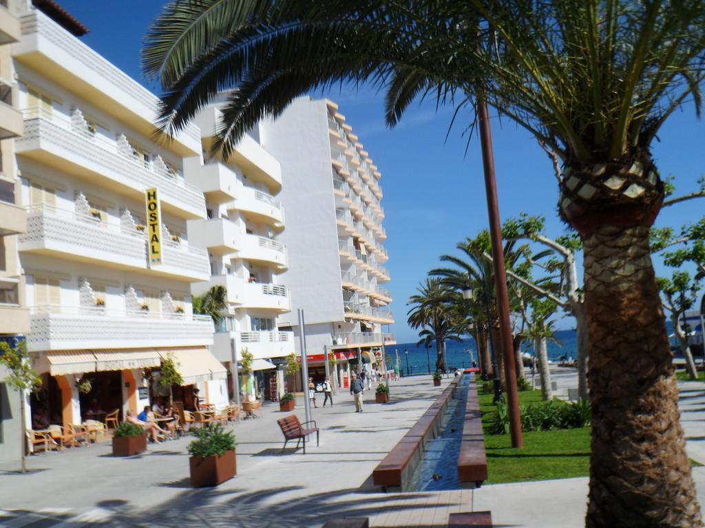 Hostal Yebisah Santa Eularia des Riu Exteriör bild