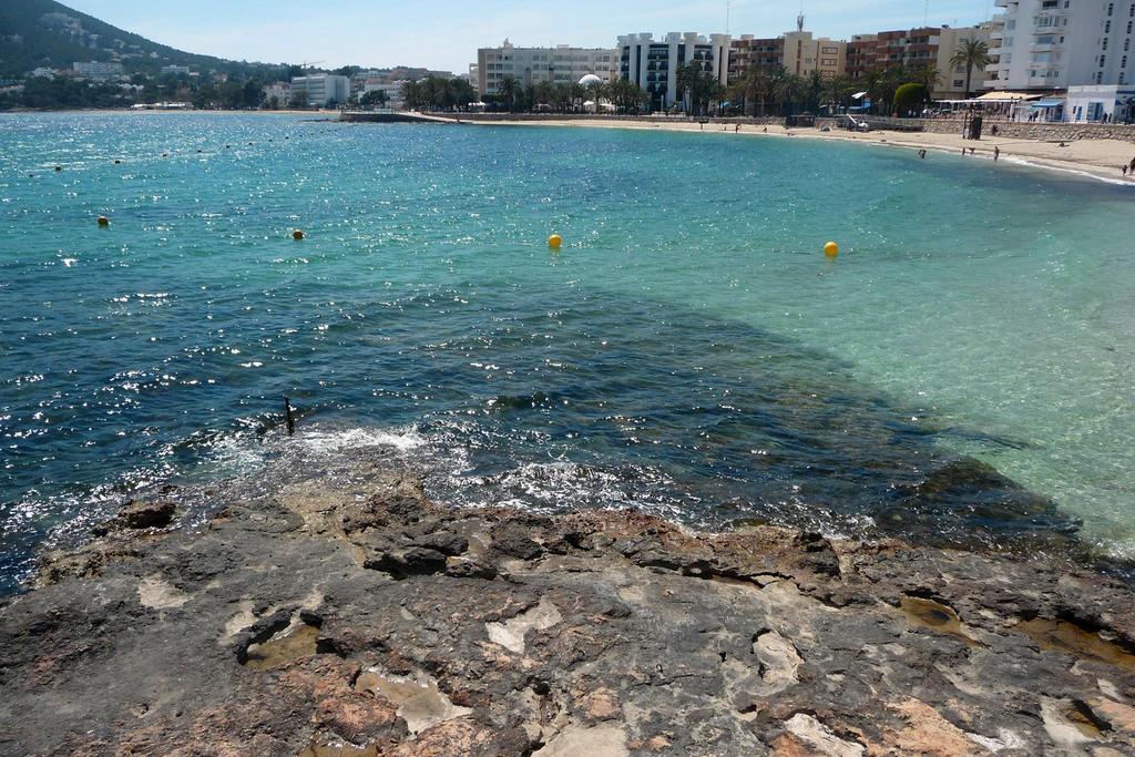 Hostal Yebisah Santa Eularia des Riu Exteriör bild