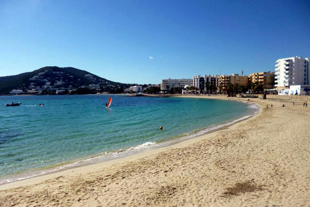 Hostal Yebisah Santa Eularia des Riu Exteriör bild