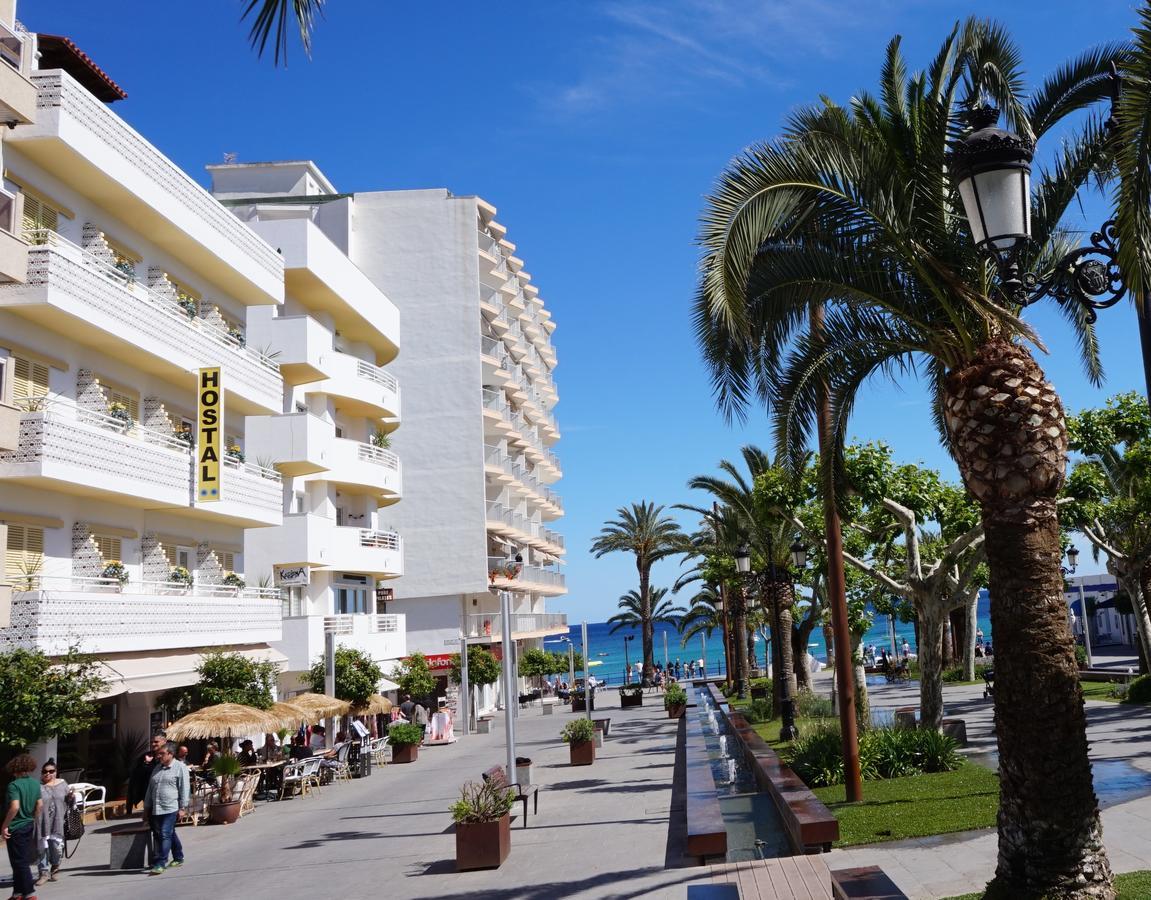 Hostal Yebisah Santa Eularia des Riu Exteriör bild