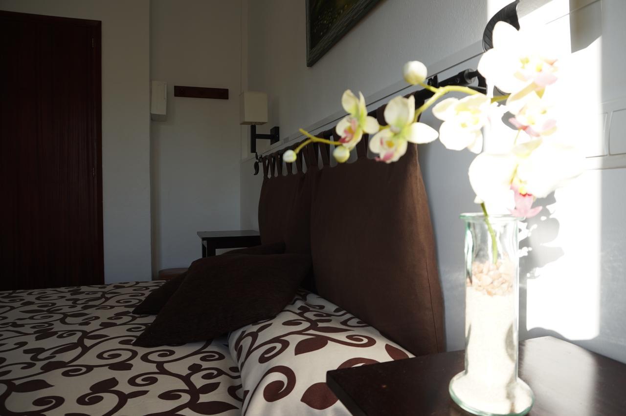Hostal Yebisah Santa Eularia des Riu Exteriör bild