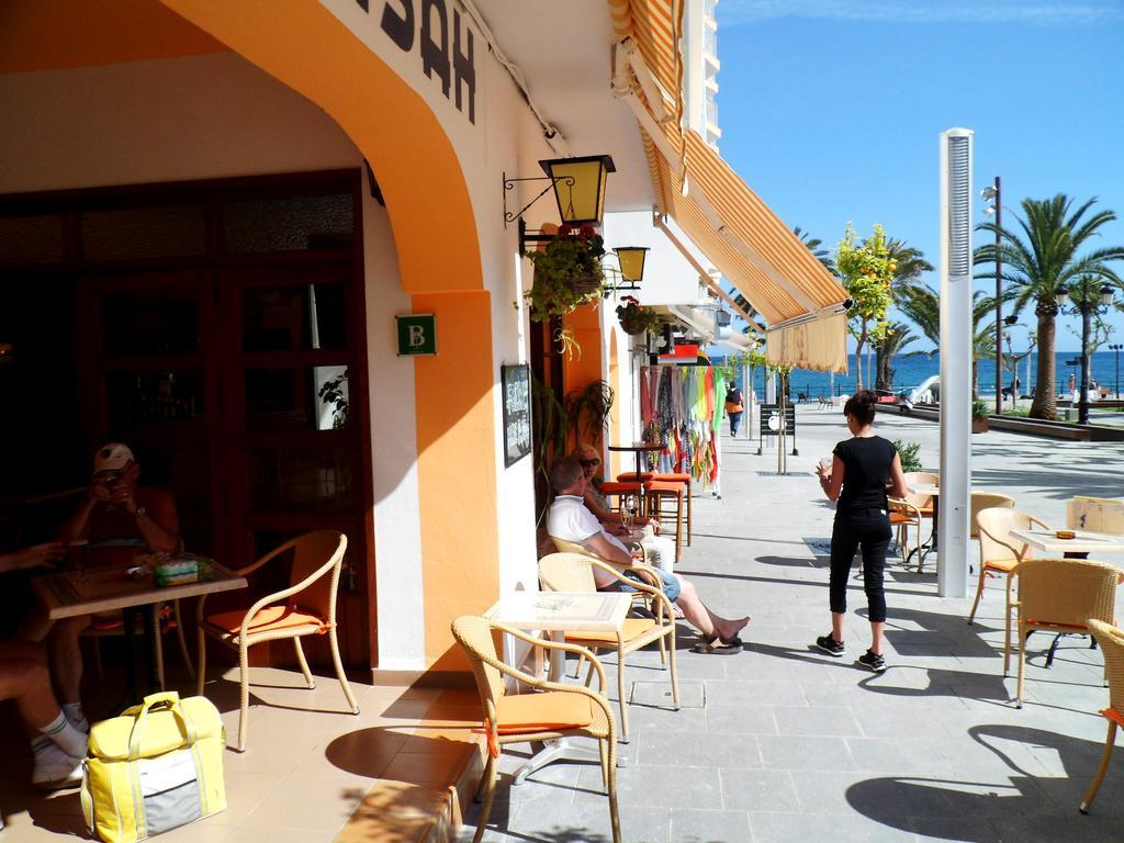 Hostal Yebisah Santa Eularia des Riu Exteriör bild