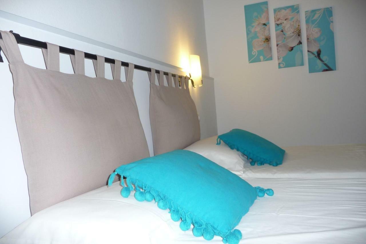 Hostal Yebisah Santa Eularia des Riu Exteriör bild